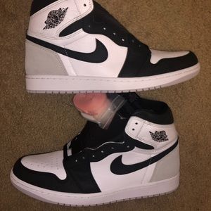 Air jordan 1 retro high og “bleached coral”